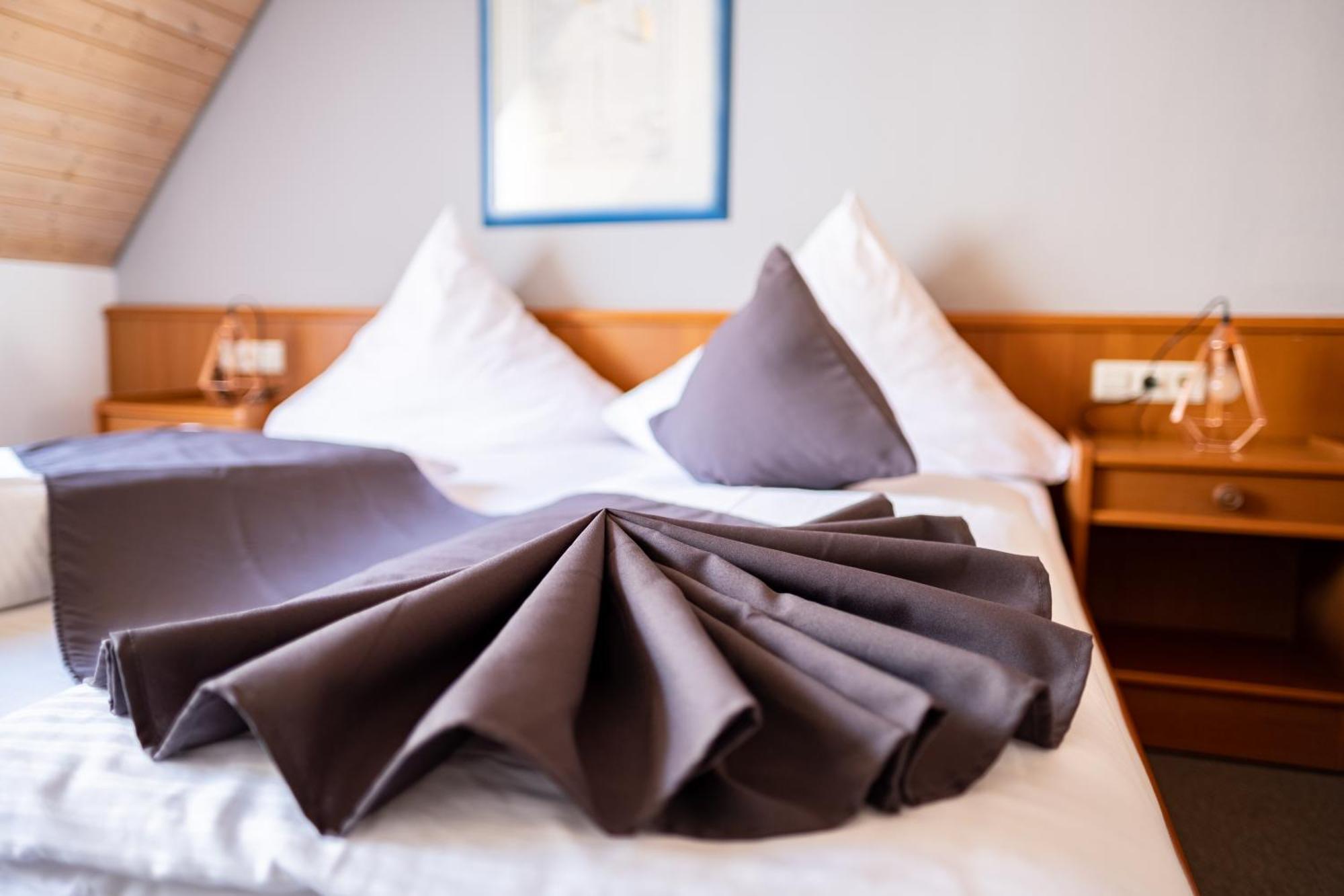 Mike'S Mosel Lodge ทรัยส์-คาร์เดิน ภายนอก รูปภาพ