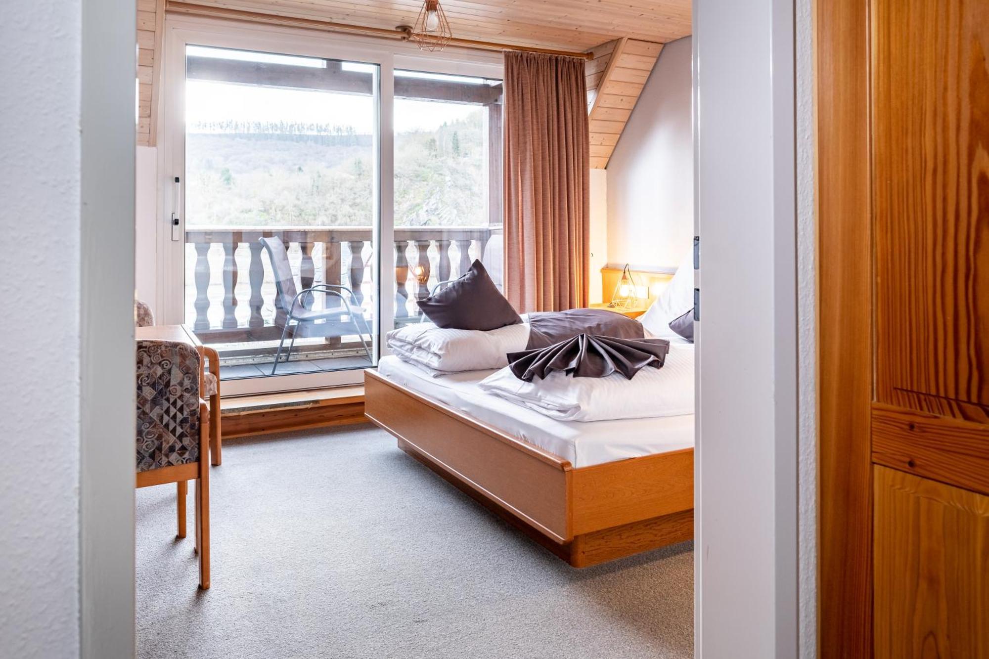 Mike'S Mosel Lodge ทรัยส์-คาร์เดิน ภายนอก รูปภาพ