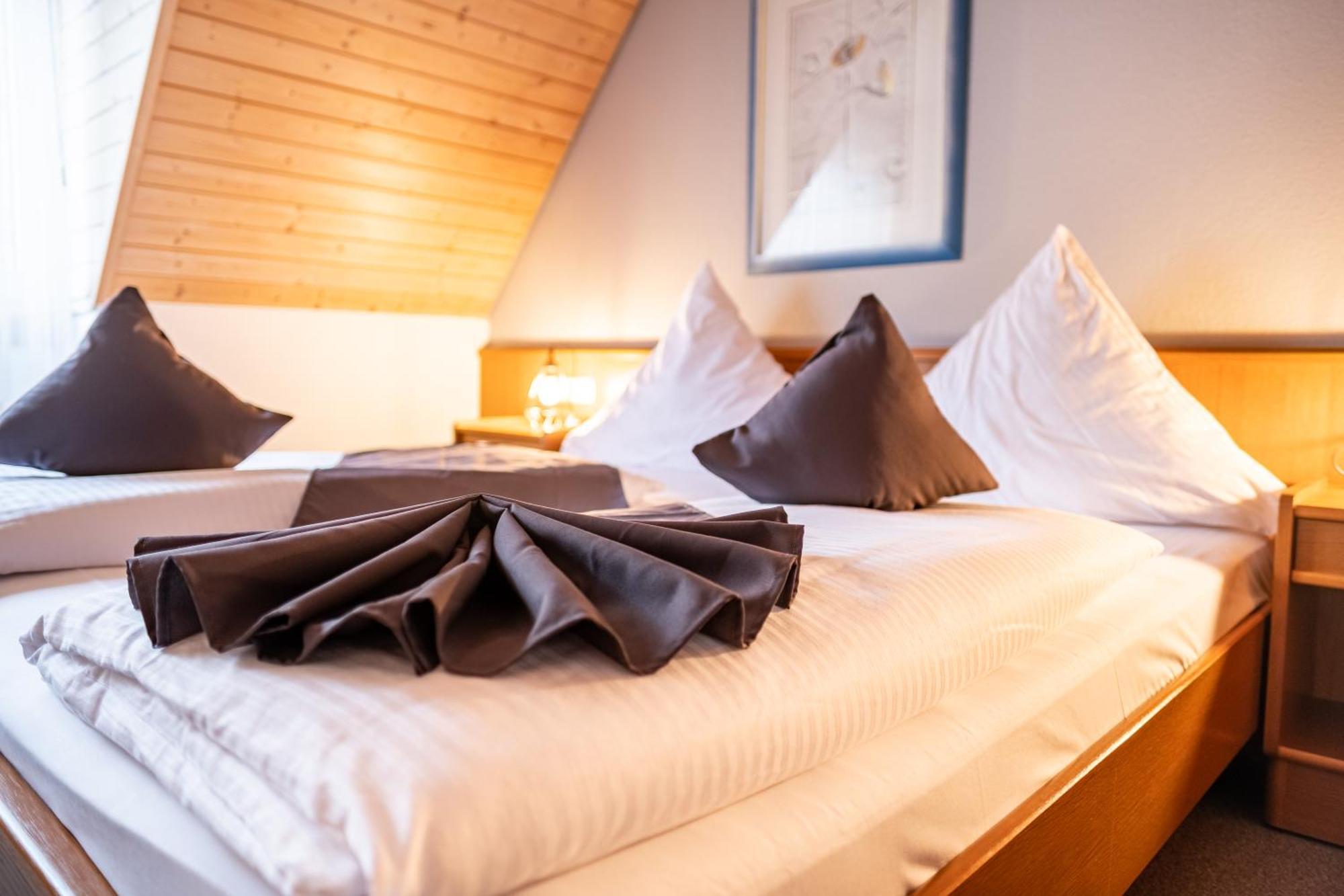 Mike'S Mosel Lodge ทรัยส์-คาร์เดิน ภายนอก รูปภาพ